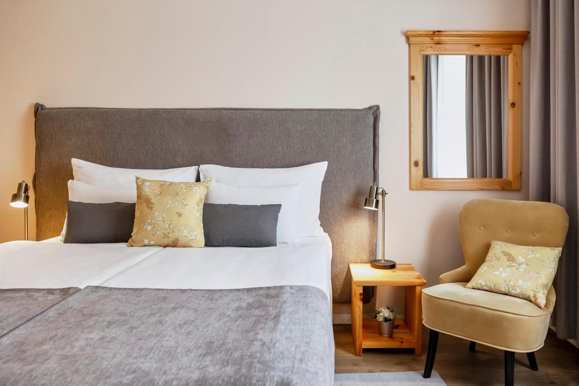 Hotel Kadoor Karlovac Ngoại thất bức ảnh