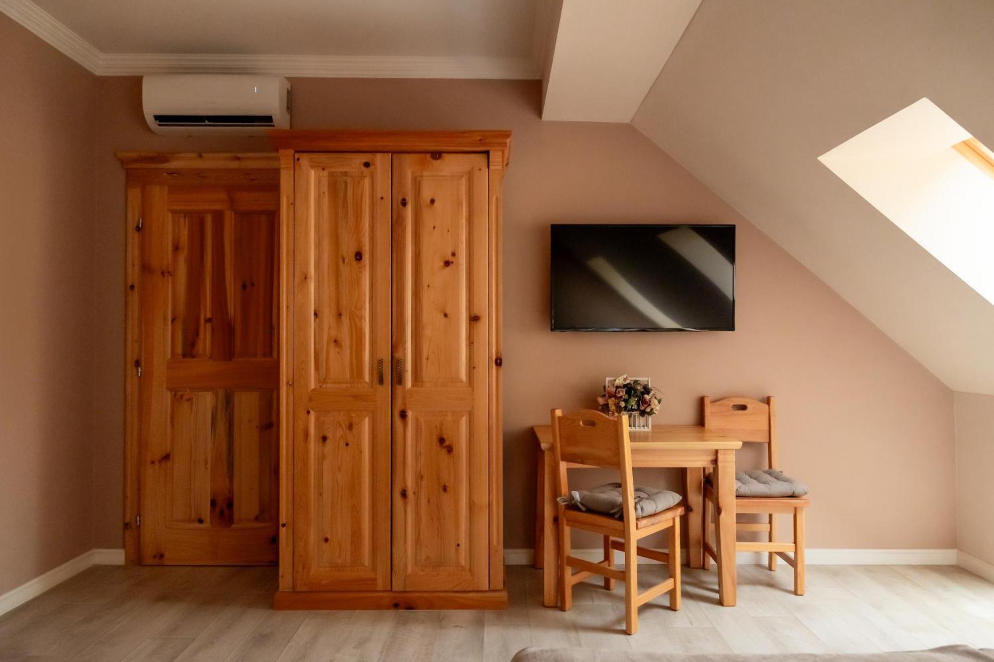 Hotel Kadoor Karlovac Ngoại thất bức ảnh
