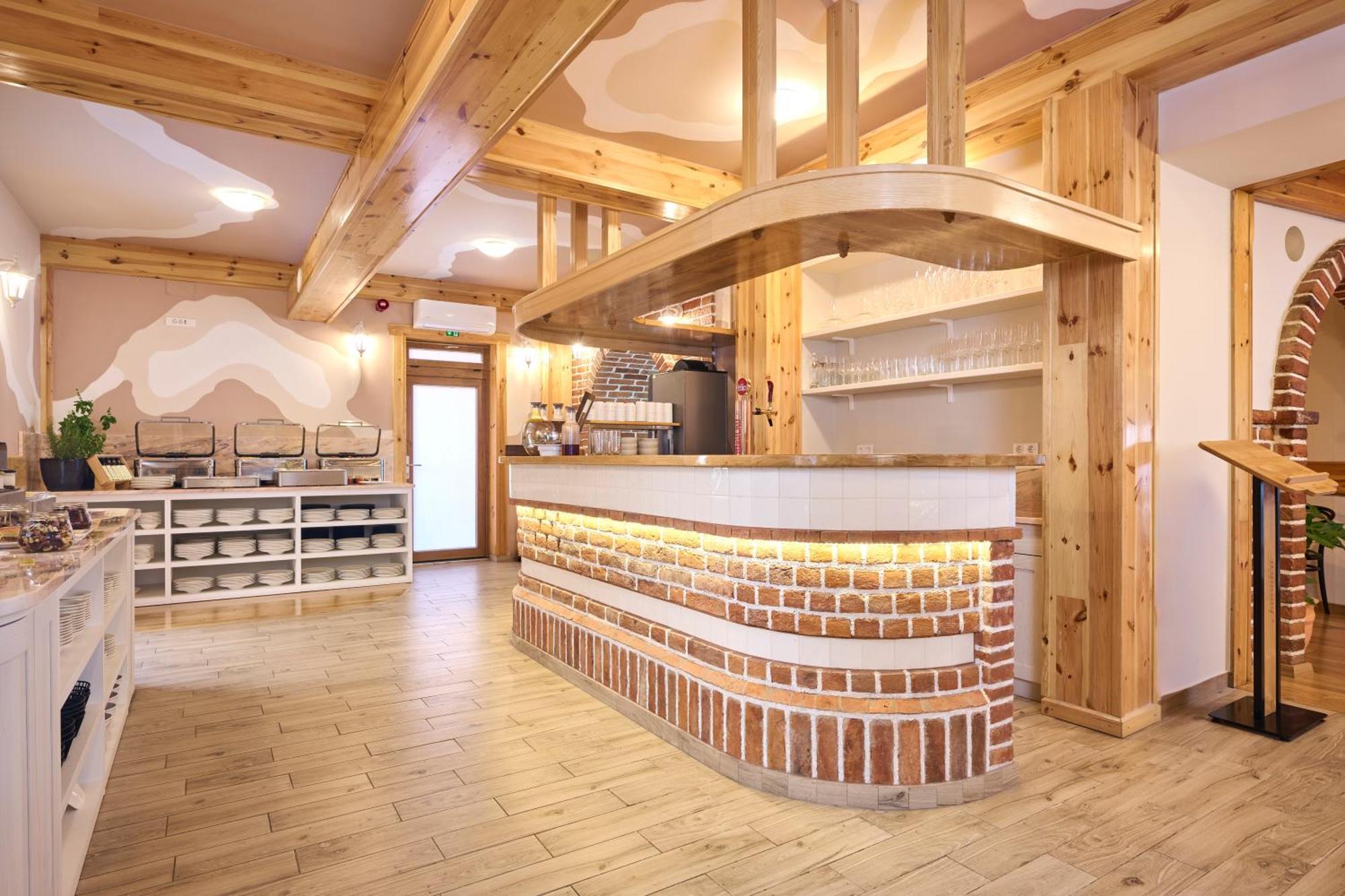 Hotel Kadoor Karlovac Ngoại thất bức ảnh