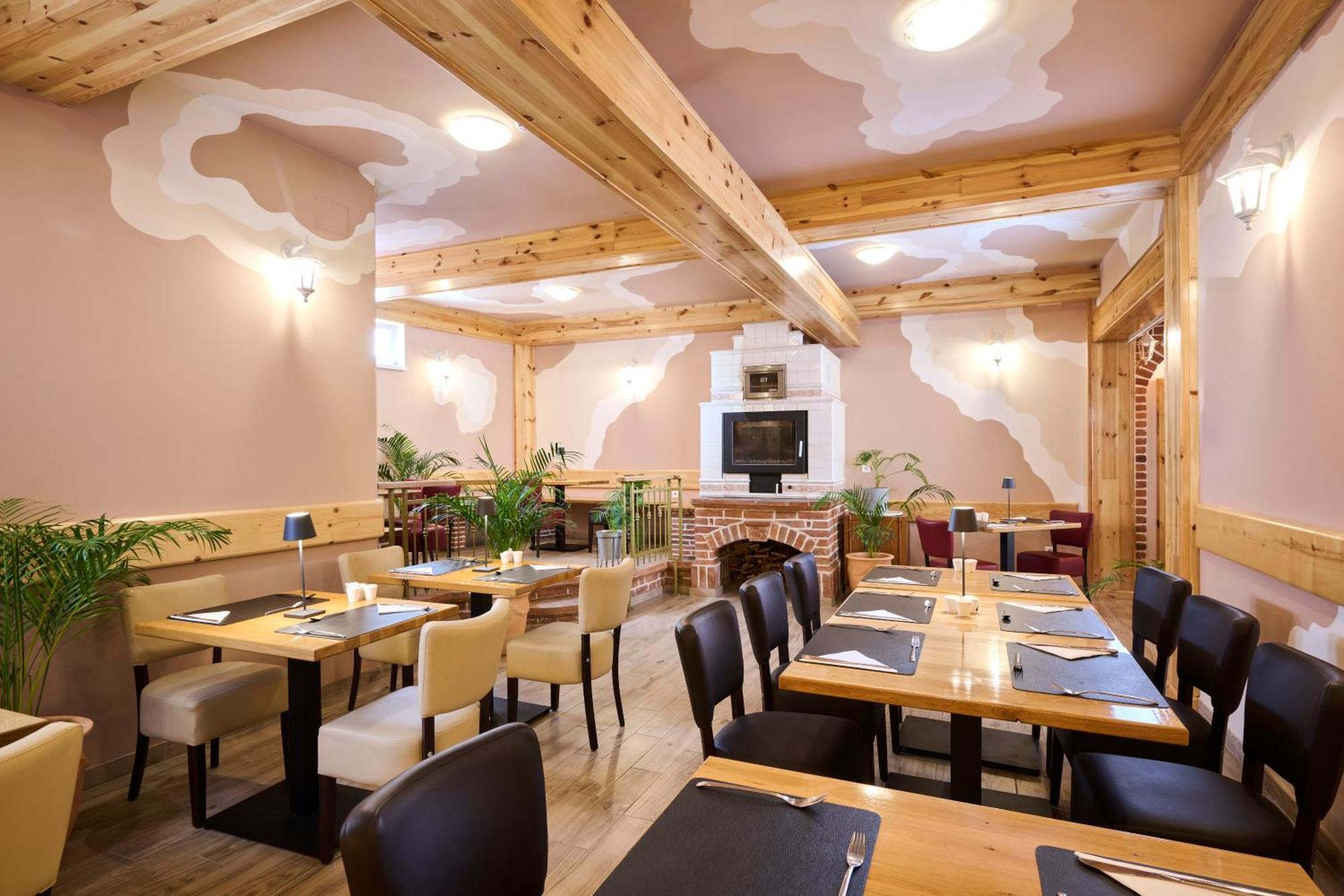 Hotel Kadoor Karlovac Ngoại thất bức ảnh