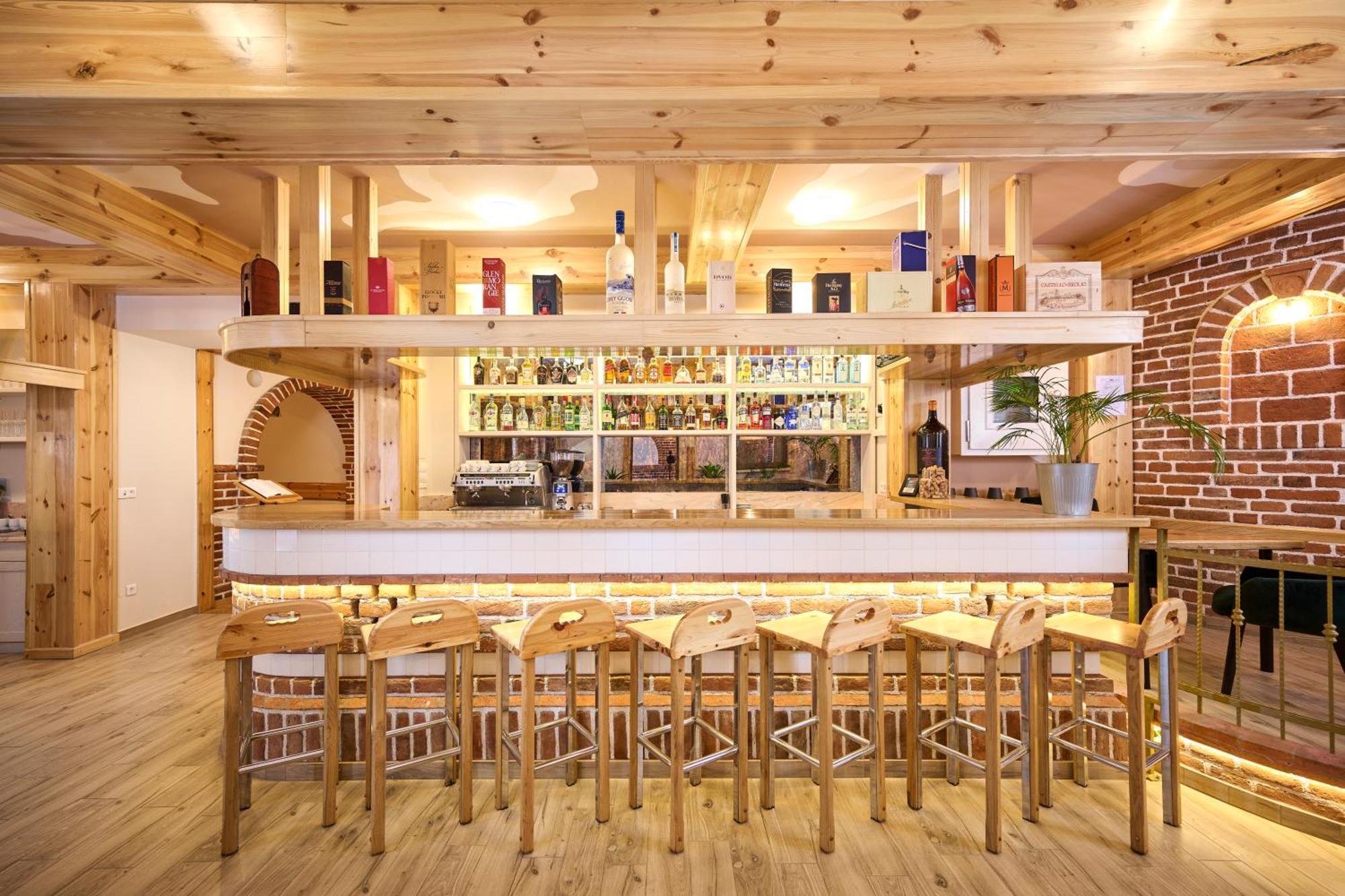 Hotel Kadoor Karlovac Ngoại thất bức ảnh