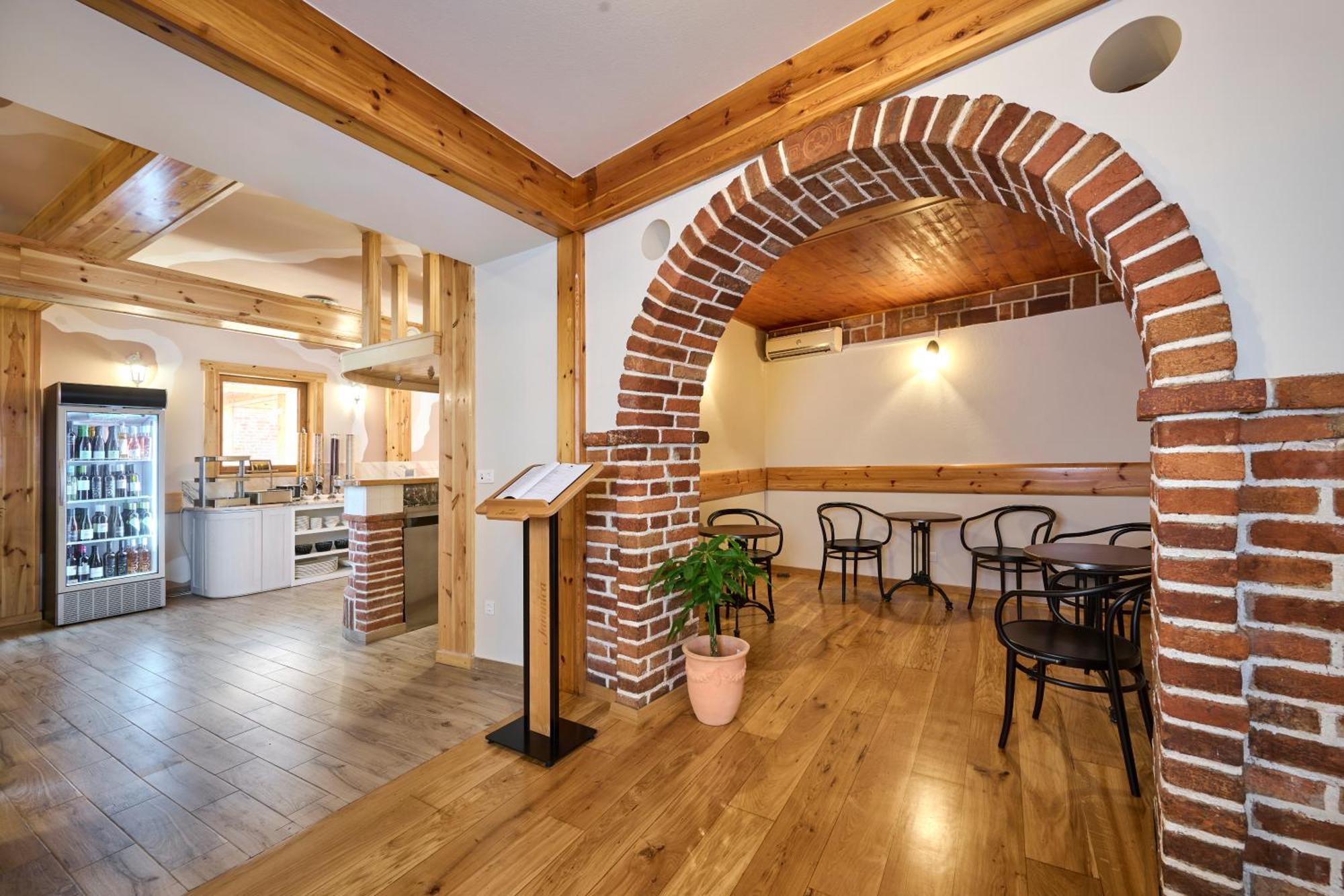 Hotel Kadoor Karlovac Ngoại thất bức ảnh