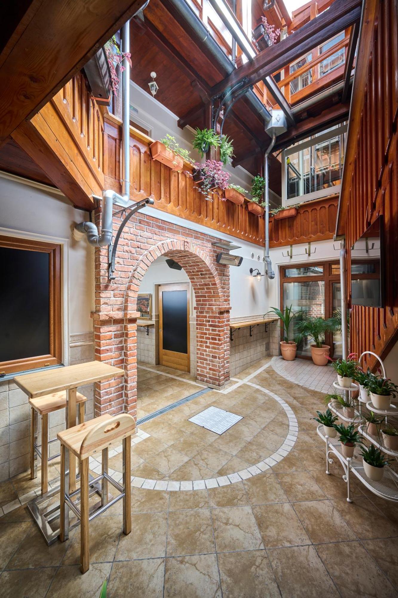 Hotel Kadoor Karlovac Ngoại thất bức ảnh