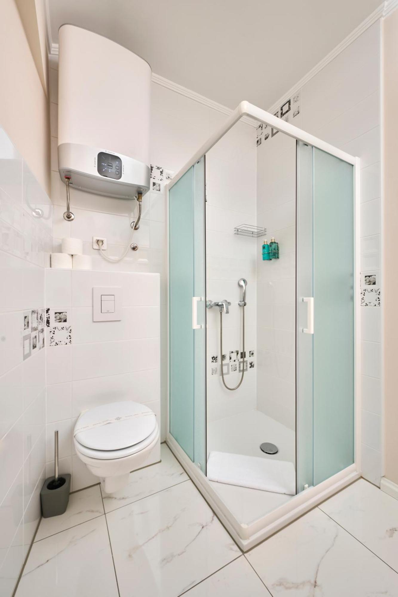 Hotel Kadoor Karlovac Ngoại thất bức ảnh