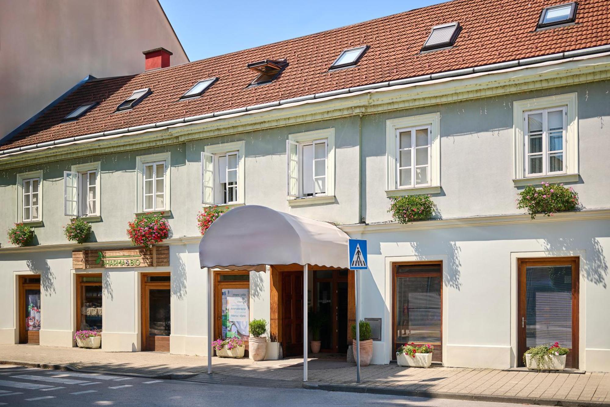 Hotel Kadoor Karlovac Ngoại thất bức ảnh