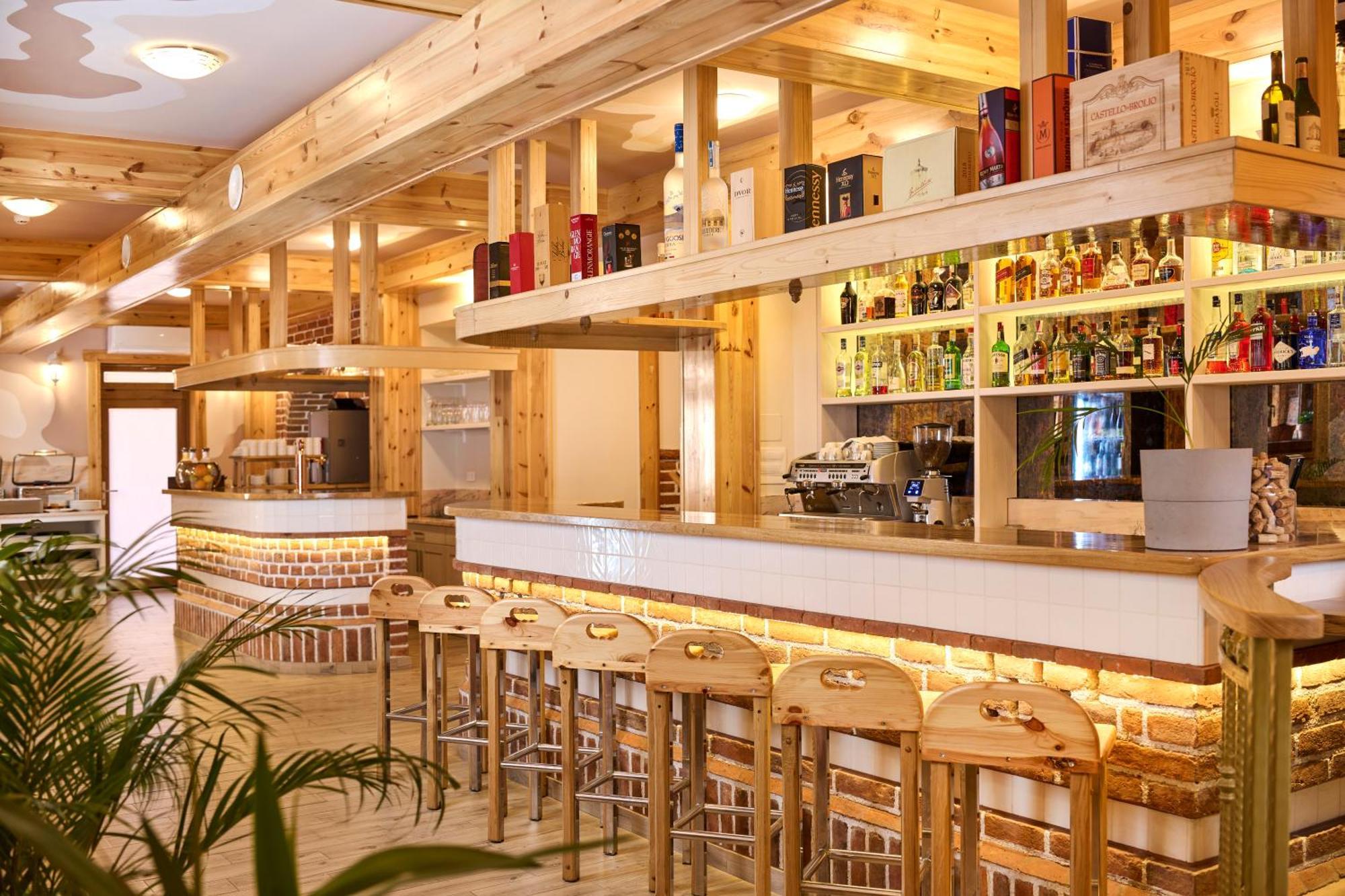 Hotel Kadoor Karlovac Ngoại thất bức ảnh