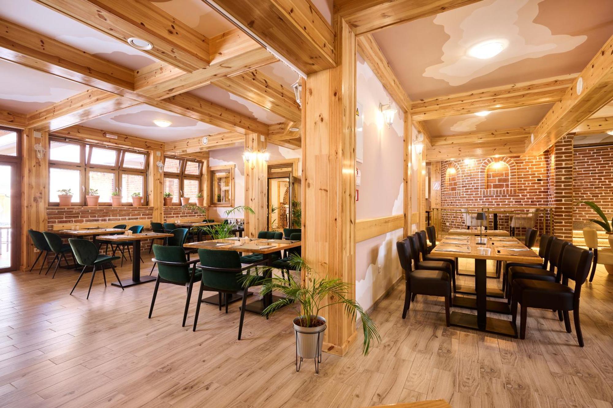 Hotel Kadoor Karlovac Ngoại thất bức ảnh