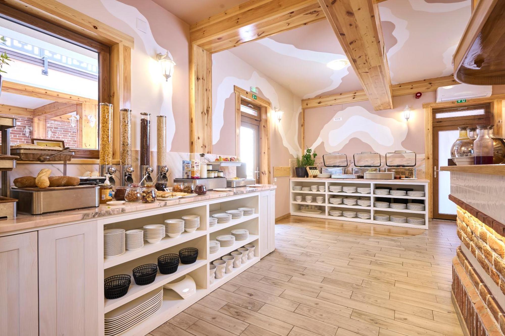 Hotel Kadoor Karlovac Ngoại thất bức ảnh