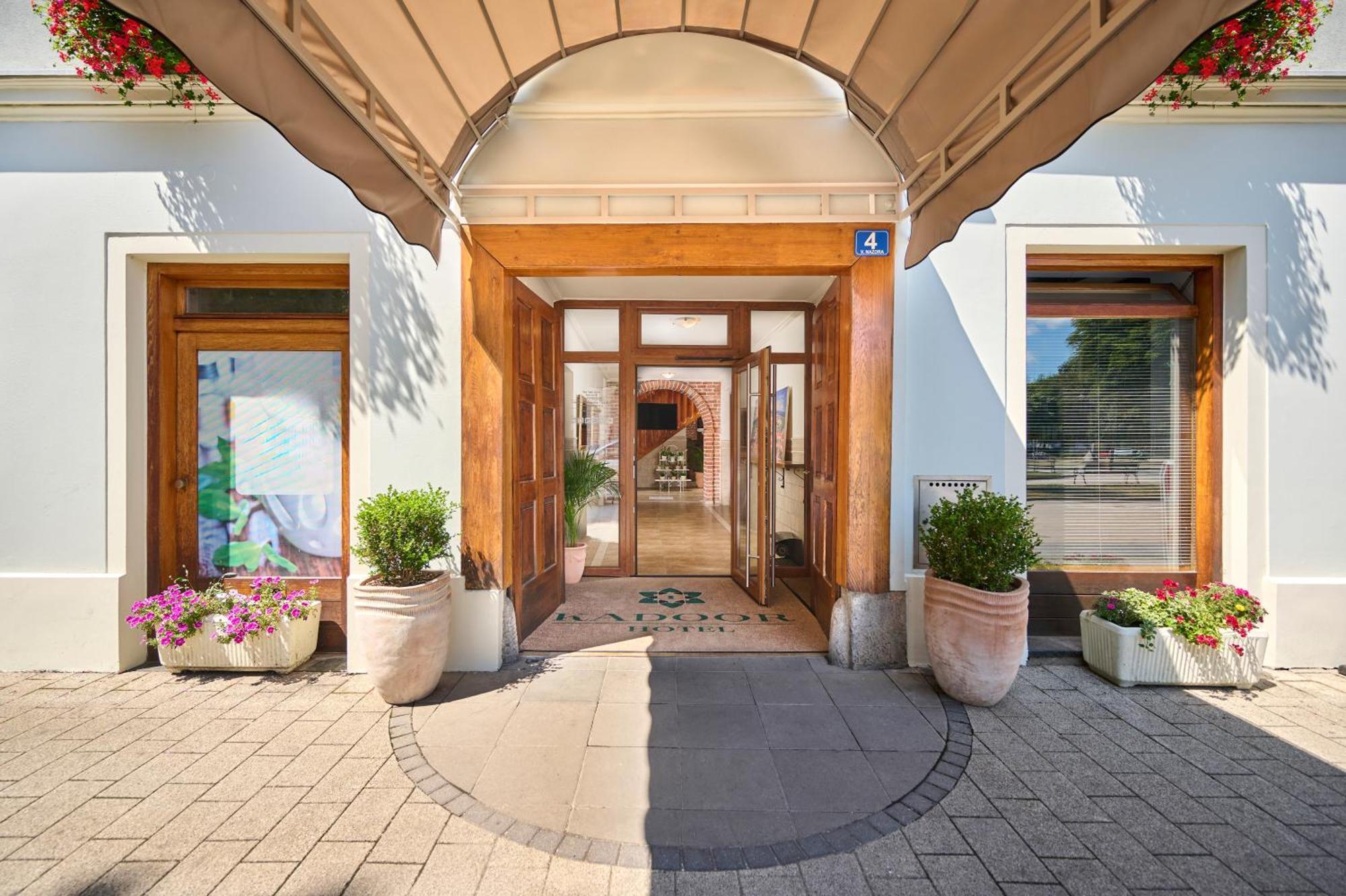 Hotel Kadoor Karlovac Ngoại thất bức ảnh