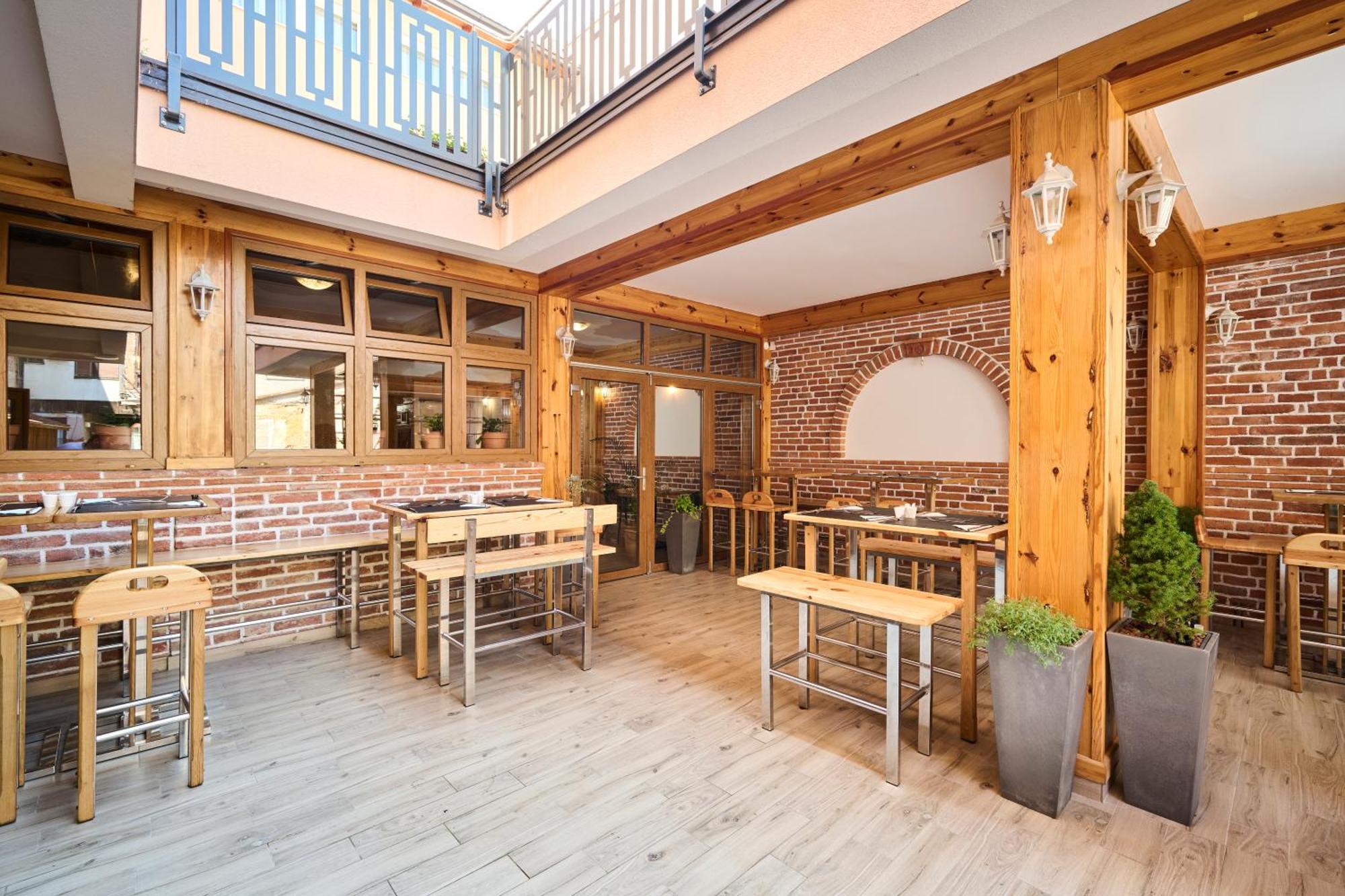 Hotel Kadoor Karlovac Ngoại thất bức ảnh