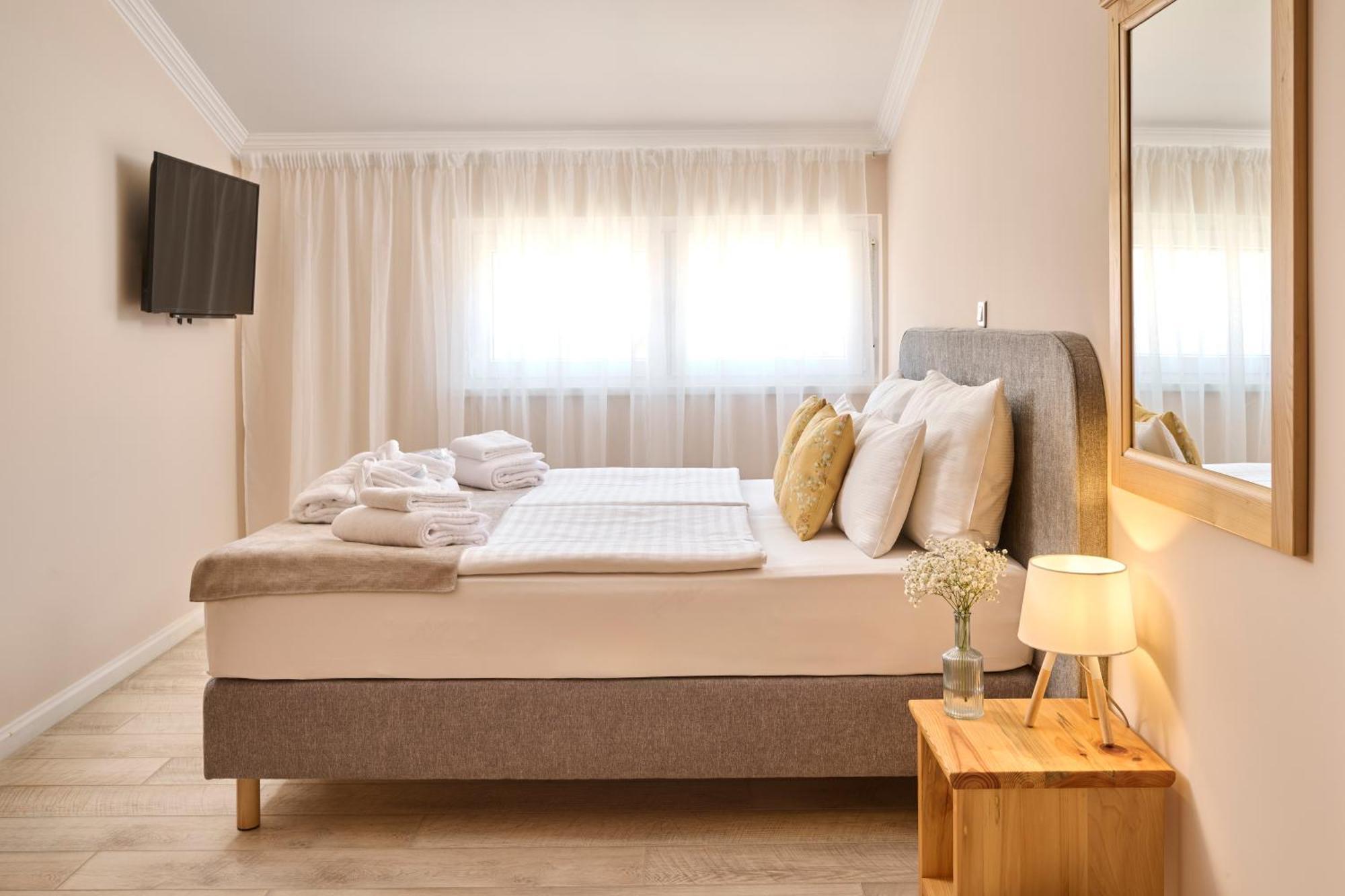 Hotel Kadoor Karlovac Ngoại thất bức ảnh