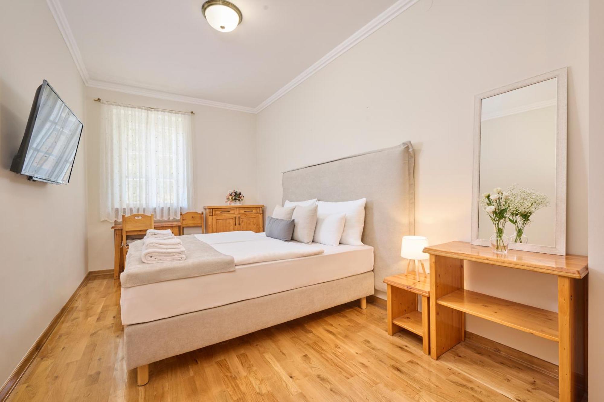 Hotel Kadoor Karlovac Ngoại thất bức ảnh