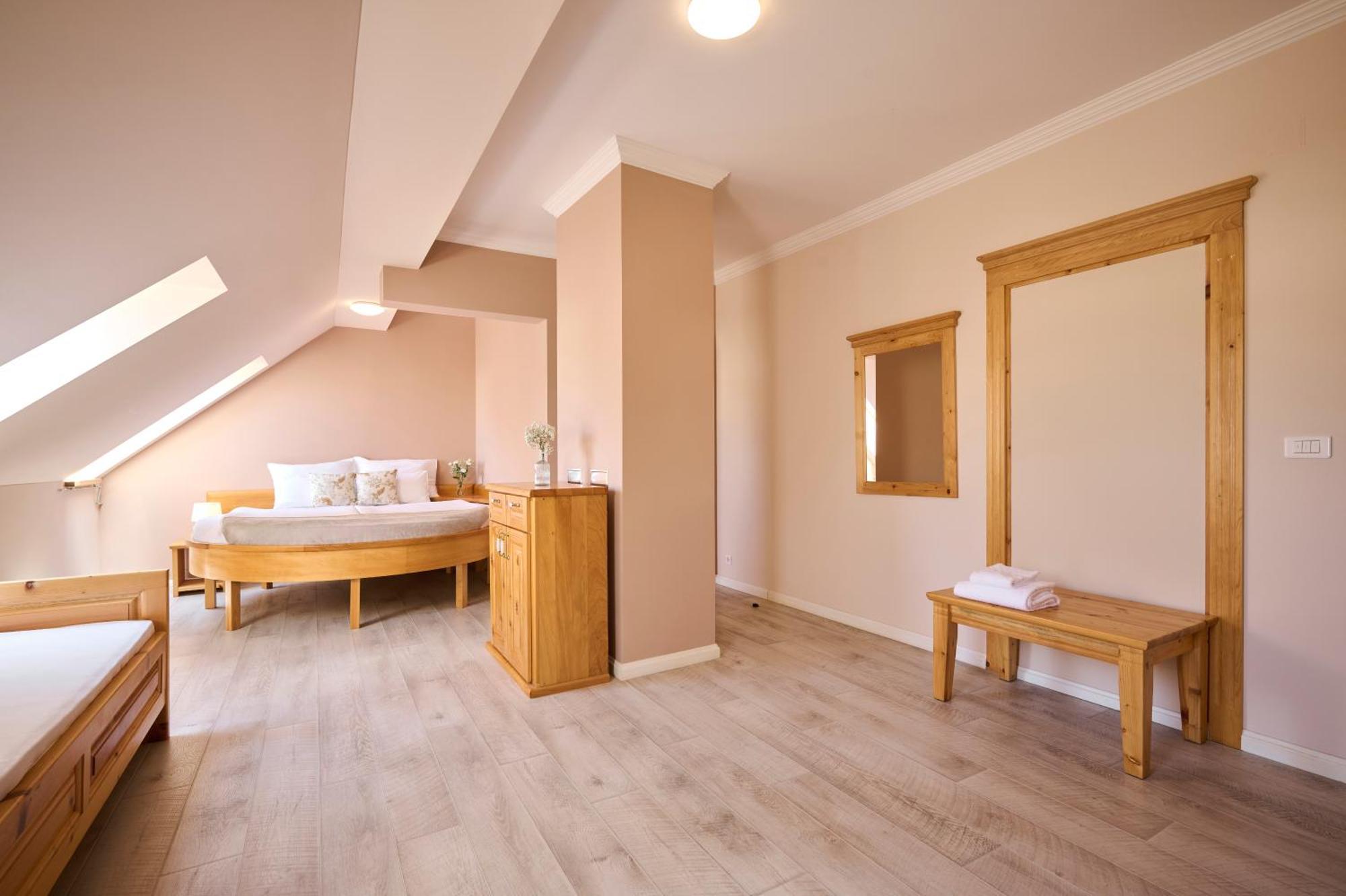Hotel Kadoor Karlovac Ngoại thất bức ảnh