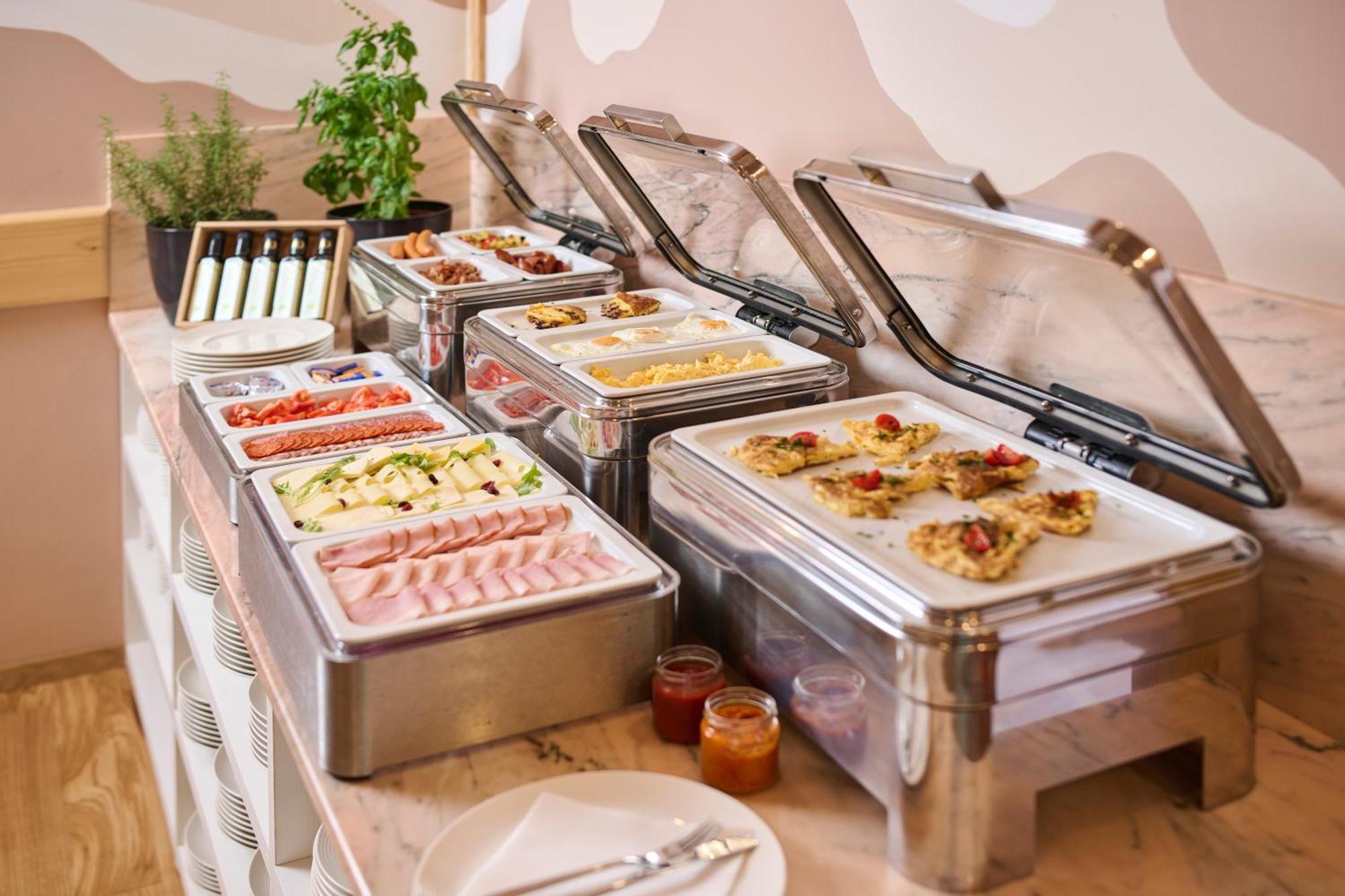 Hotel Kadoor Karlovac Ngoại thất bức ảnh