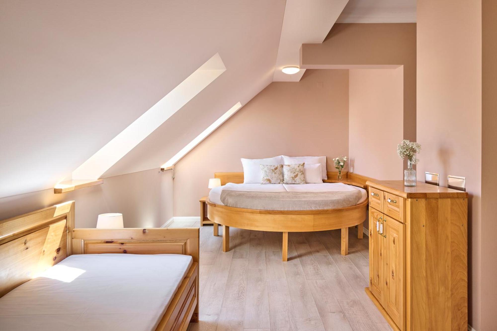 Hotel Kadoor Karlovac Ngoại thất bức ảnh