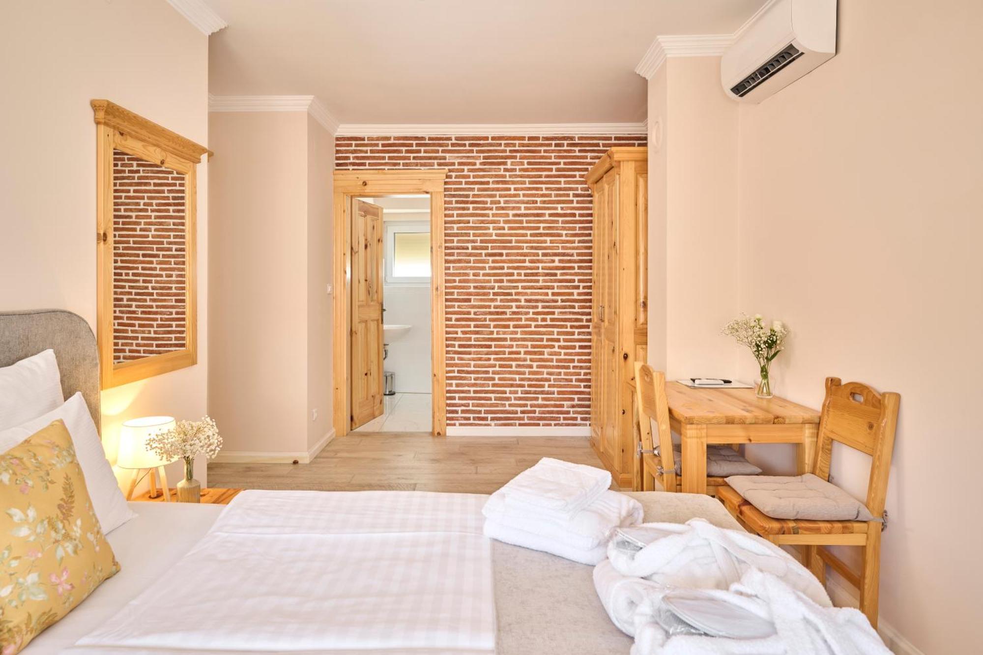 Hotel Kadoor Karlovac Ngoại thất bức ảnh