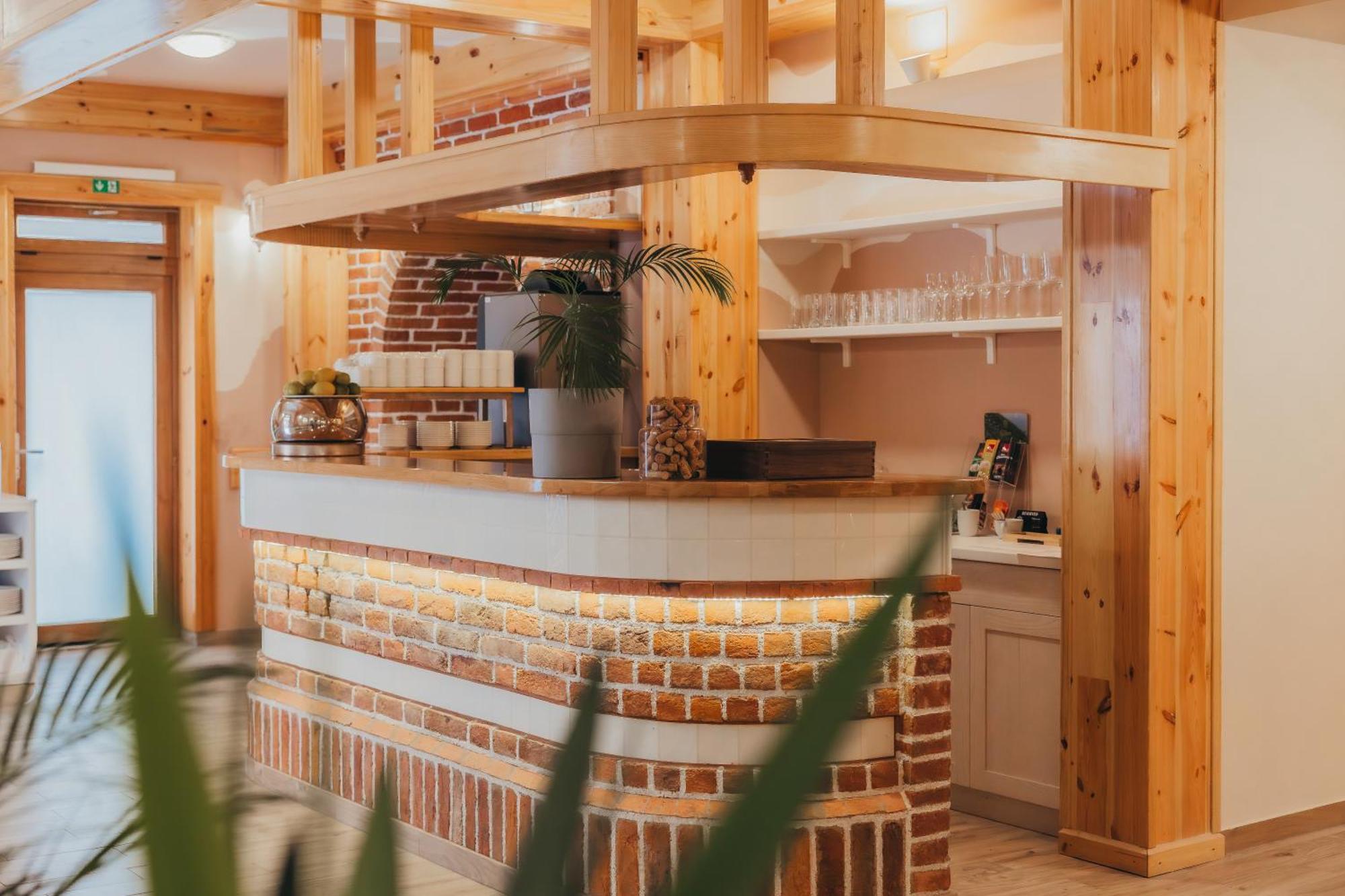 Hotel Kadoor Karlovac Ngoại thất bức ảnh