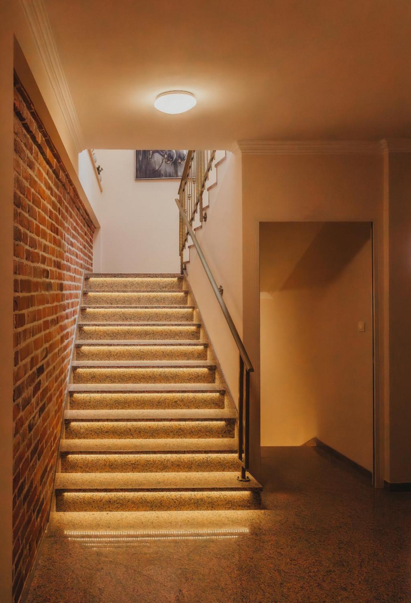 Hotel Kadoor Karlovac Ngoại thất bức ảnh
